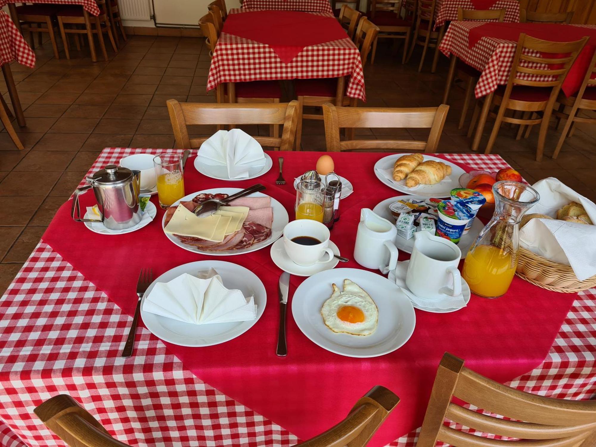 Gostilna Batist Acomodação com café da manhã Bohinjska Bela Exterior foto