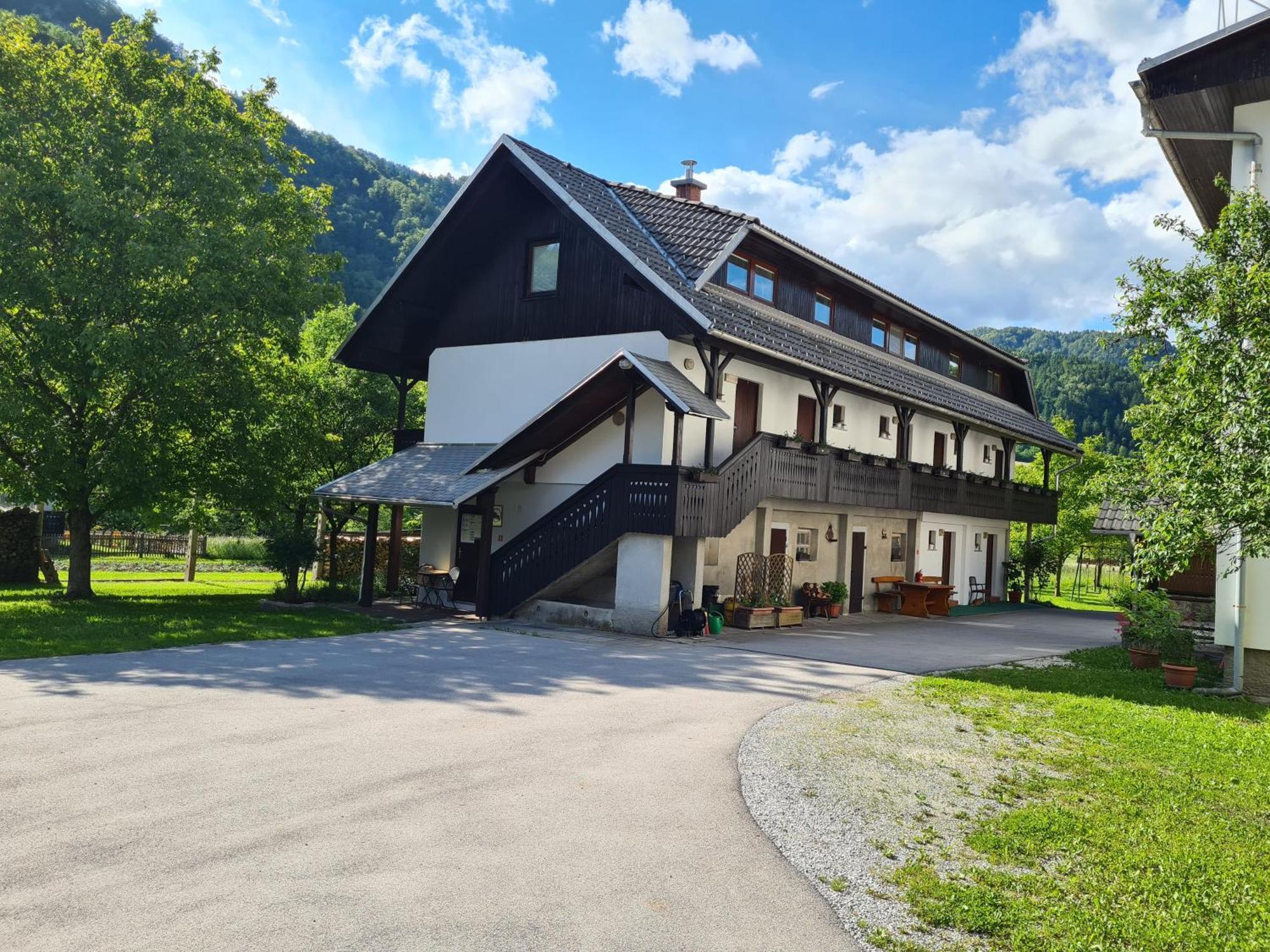 Gostilna Batist Acomodação com café da manhã Bohinjska Bela Exterior foto