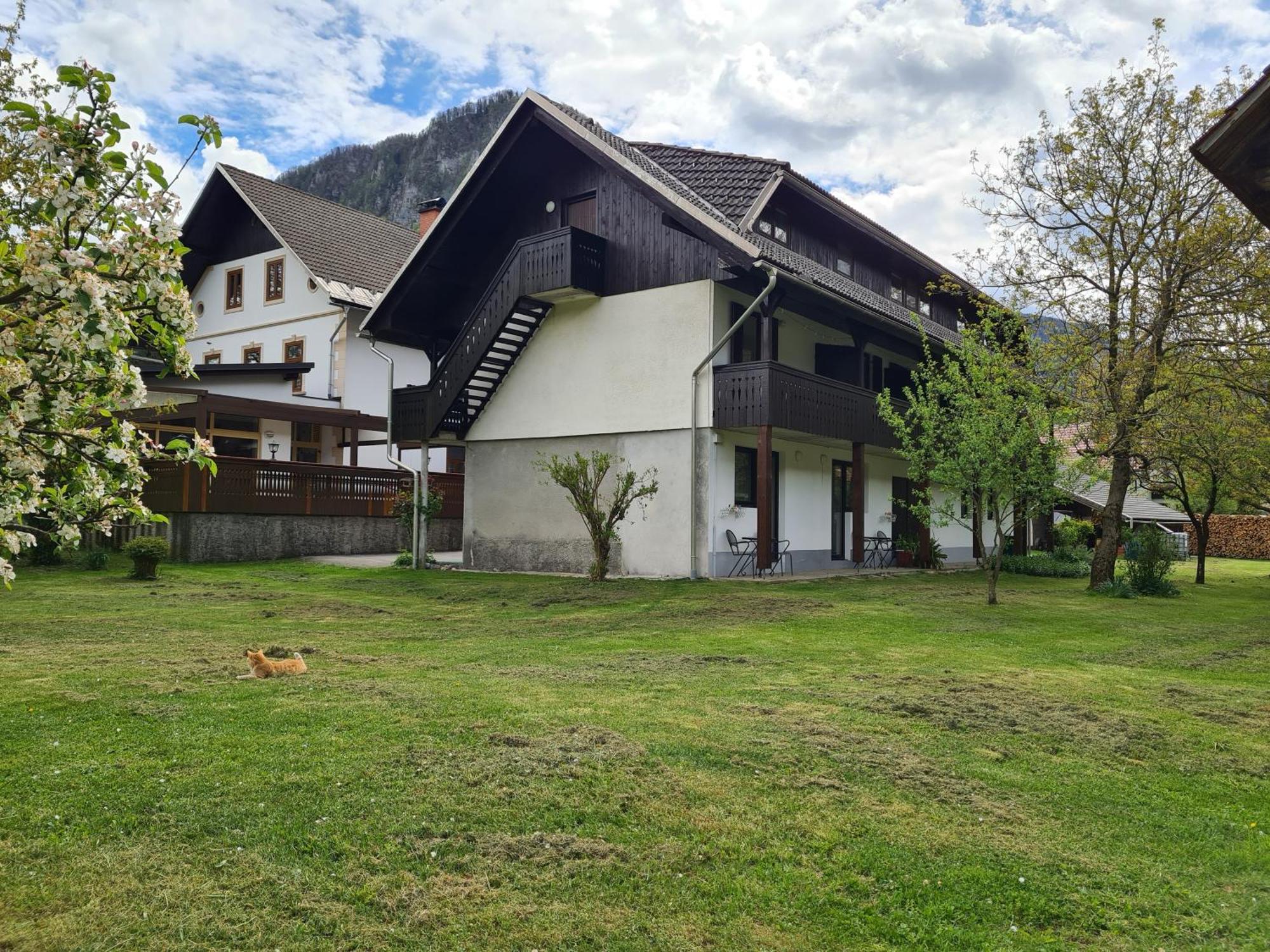 Gostilna Batist Acomodação com café da manhã Bohinjska Bela Exterior foto